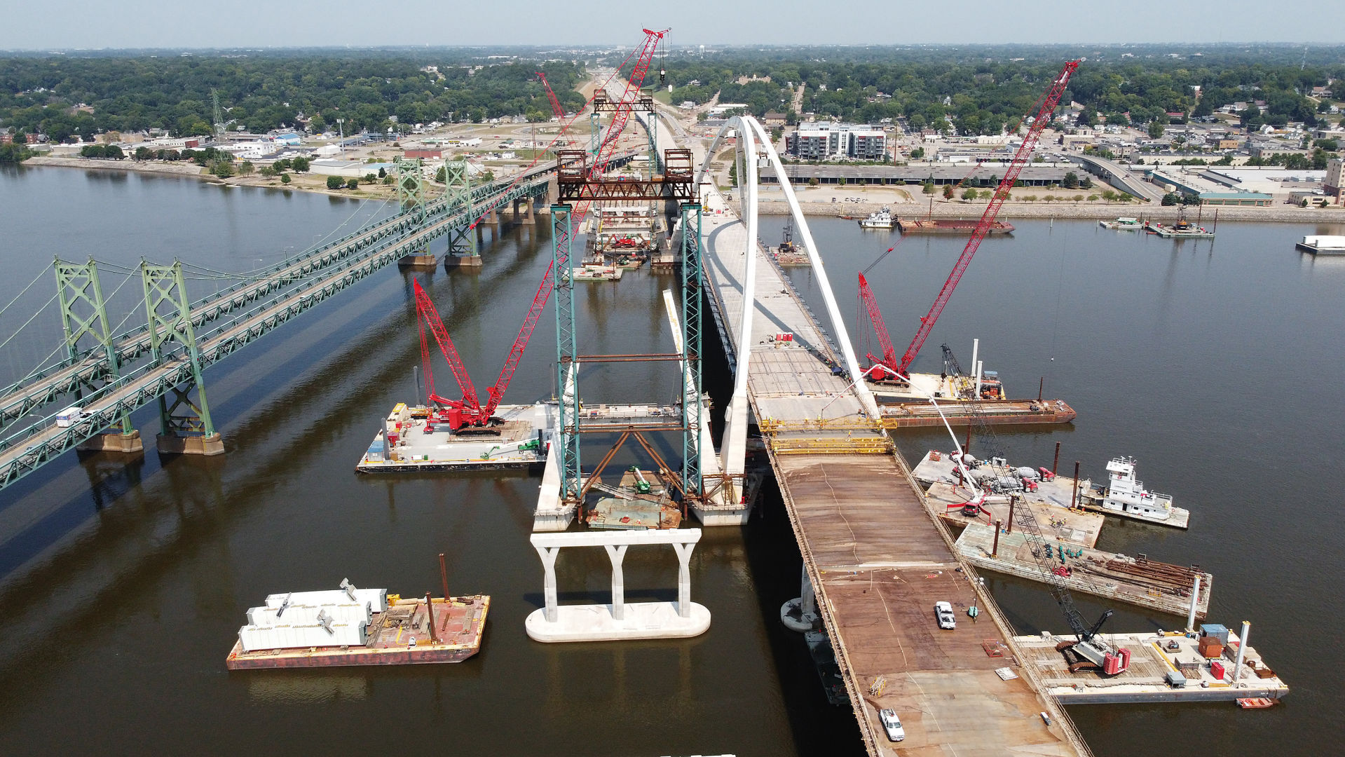 082520-qc-nws-bridge-002